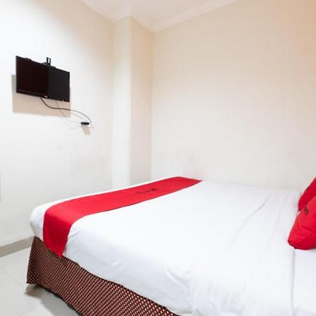 RedDoorz Plus @ Hotel Alden Makassar Exterior foto