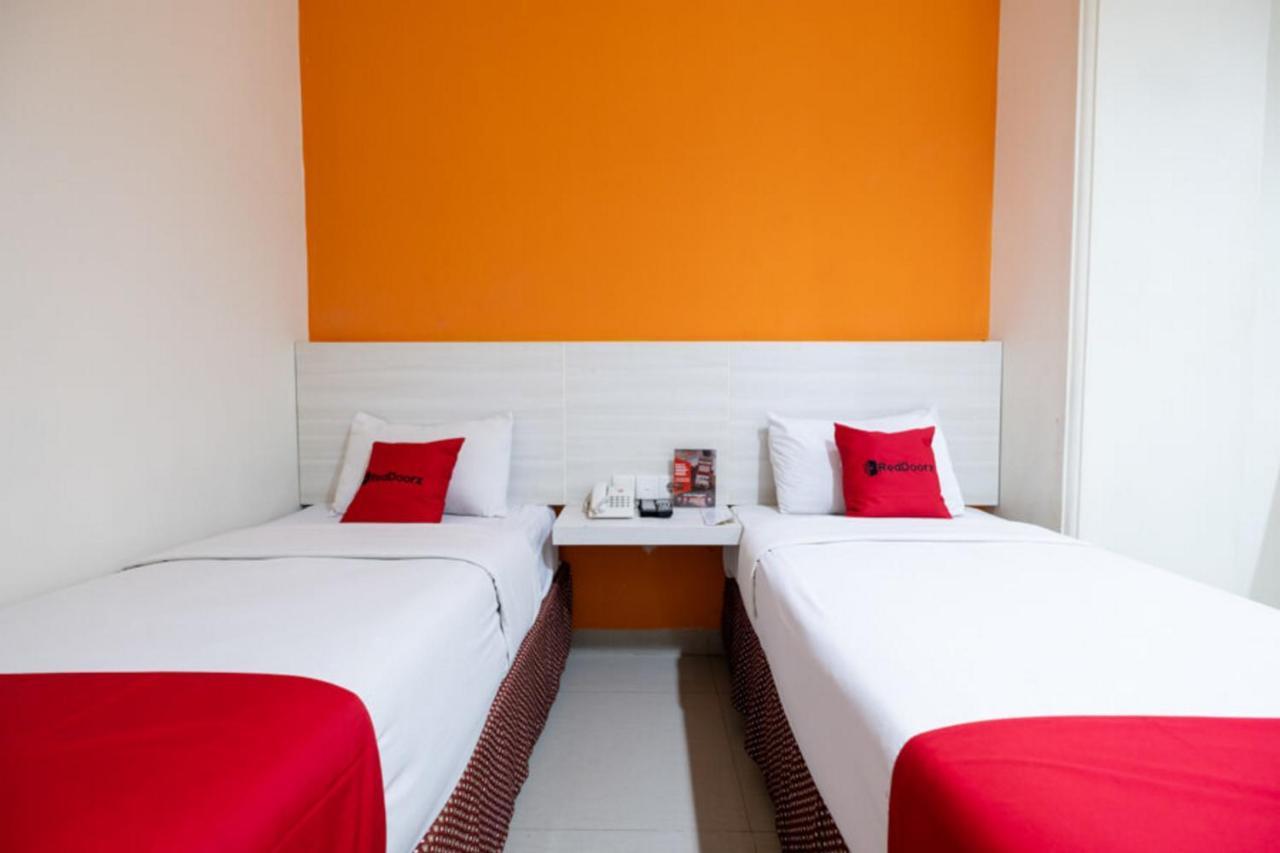 RedDoorz Plus @ Hotel Alden Makassar Exterior foto