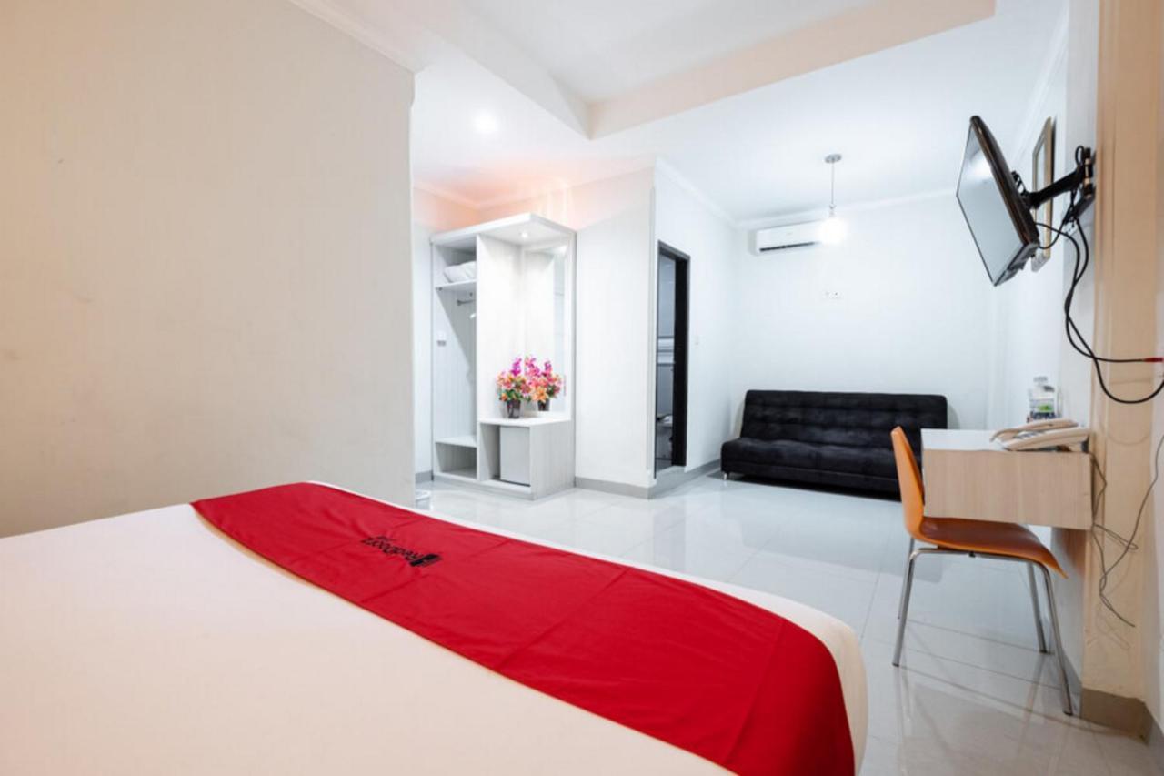 RedDoorz Plus @ Hotel Alden Makassar Exterior foto