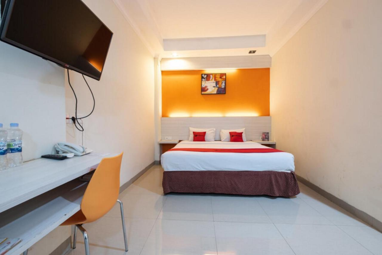 RedDoorz Plus @ Hotel Alden Makassar Exterior foto