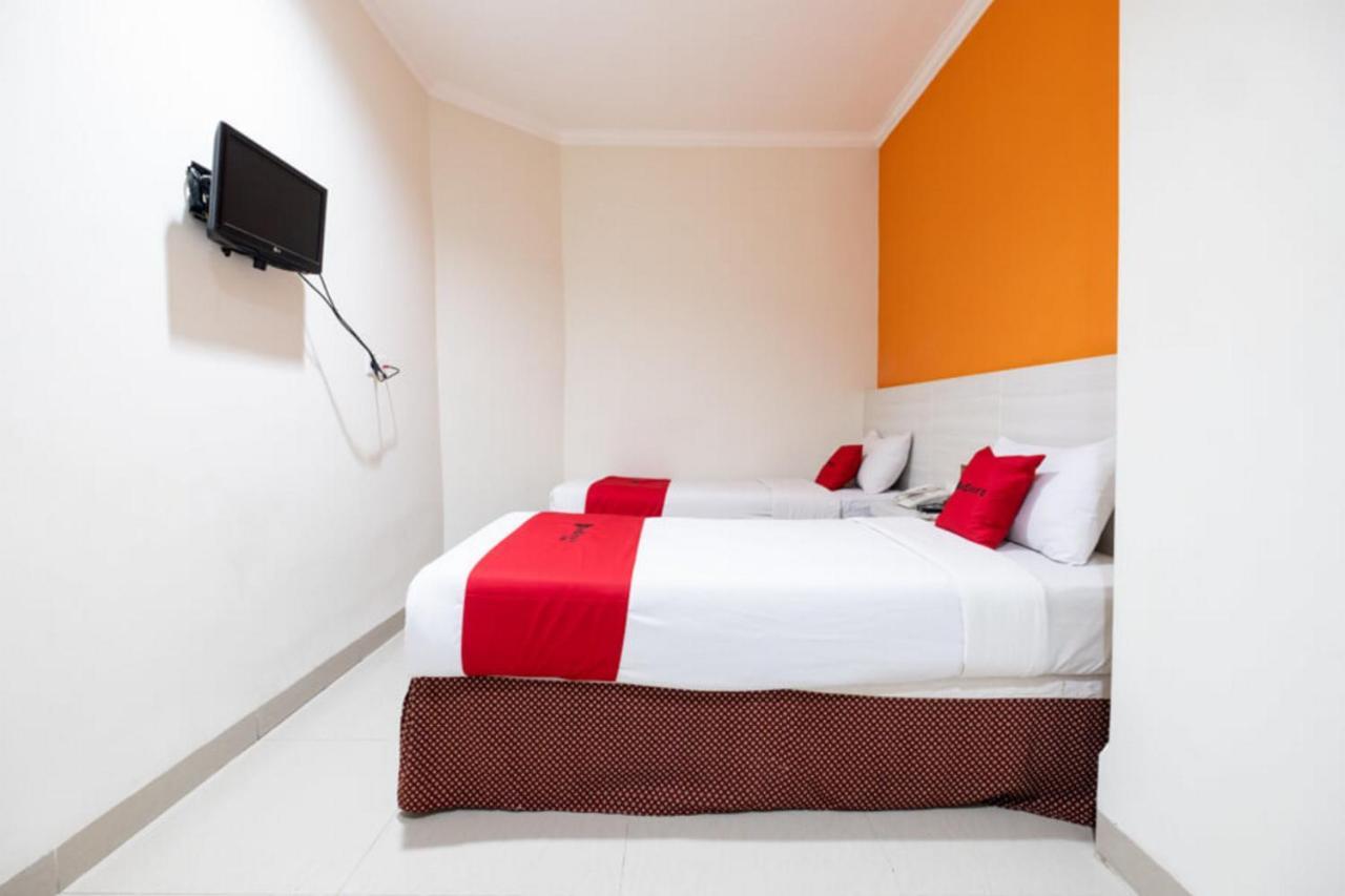 RedDoorz Plus @ Hotel Alden Makassar Exterior foto