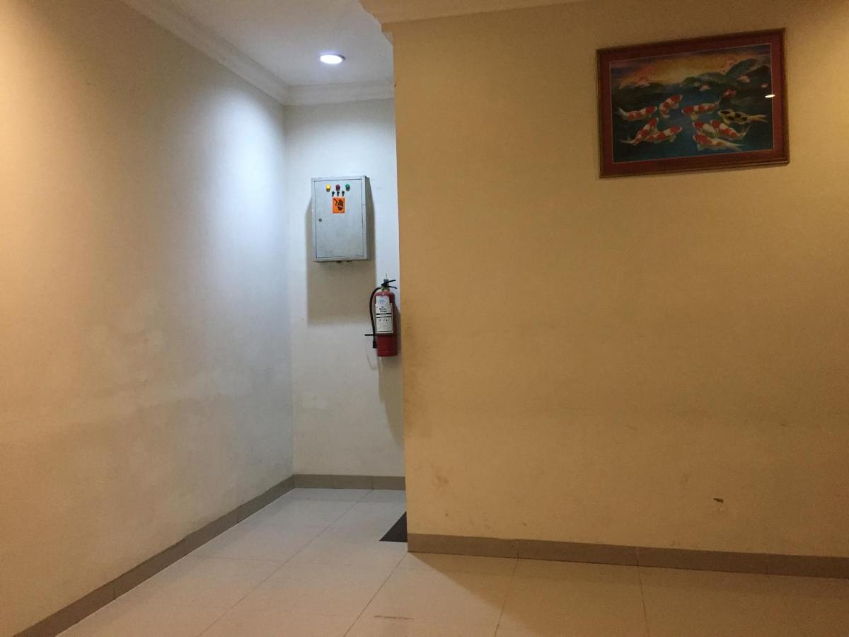 RedDoorz Plus @ Hotel Alden Makassar Exterior foto